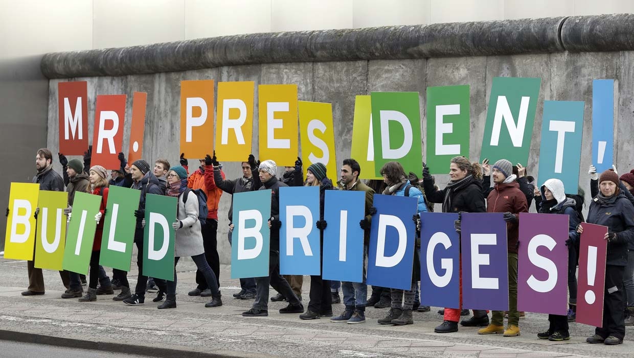 bieu tinh chong Trump anh 9