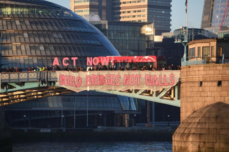 bieu tinh chong Trump anh 7