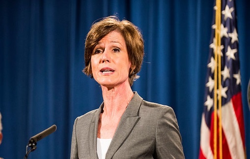 Bi chi trich 'bat hop phap', Trump sa thai bo truong hinh anh