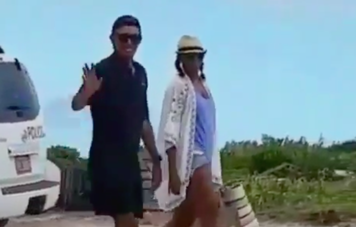 Obama doi mu luoi trai nguoc di nghi hinh anh