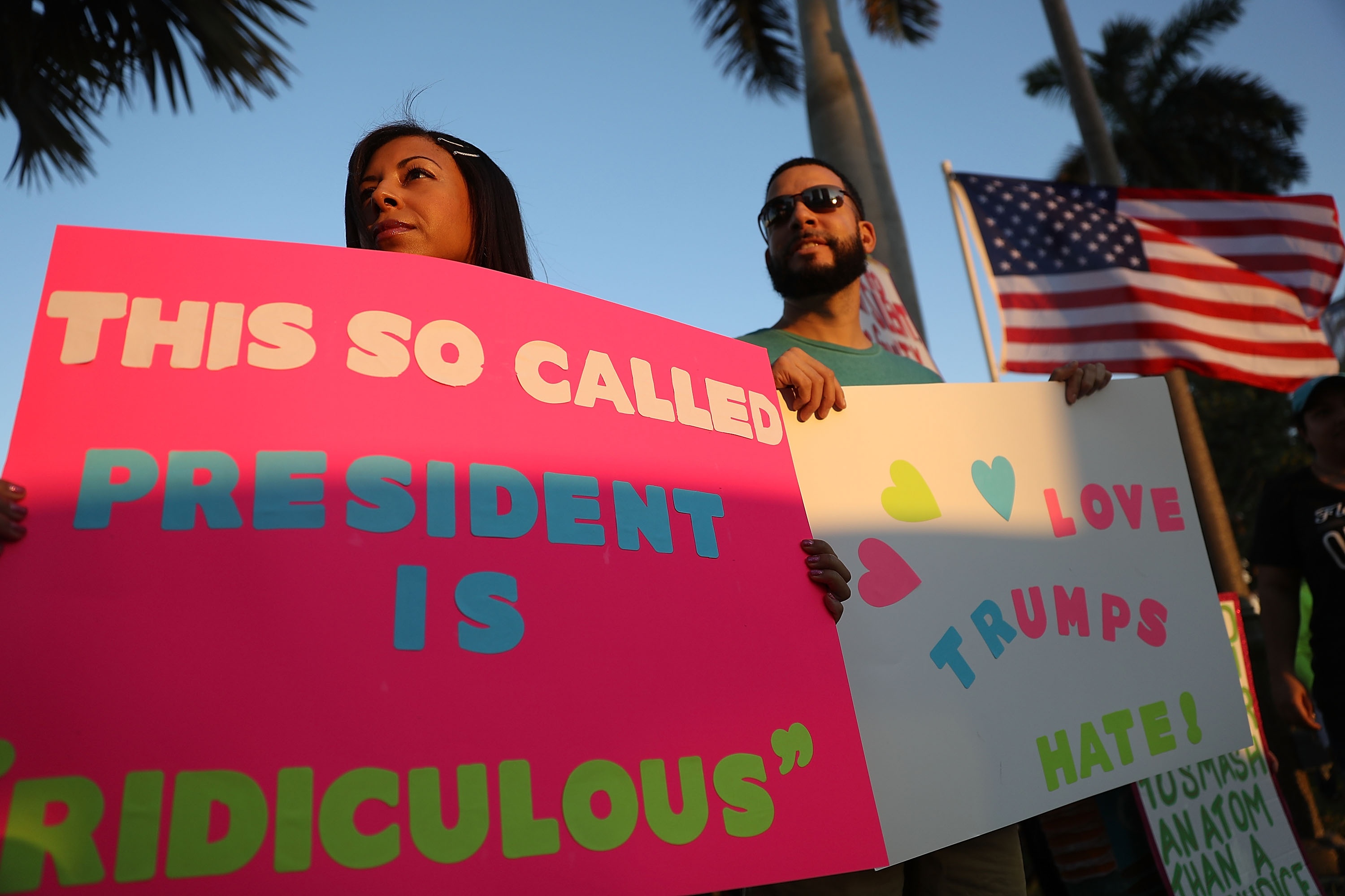 ky nghi dau tien day hon loan cua Trump anh 7