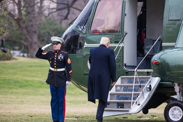 ky nghi dau tien day hon loan cua Trump anh 1