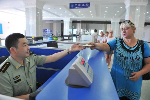 Trung Quoc bat dau luu dau van tay moi khach nuoc ngoai hinh anh