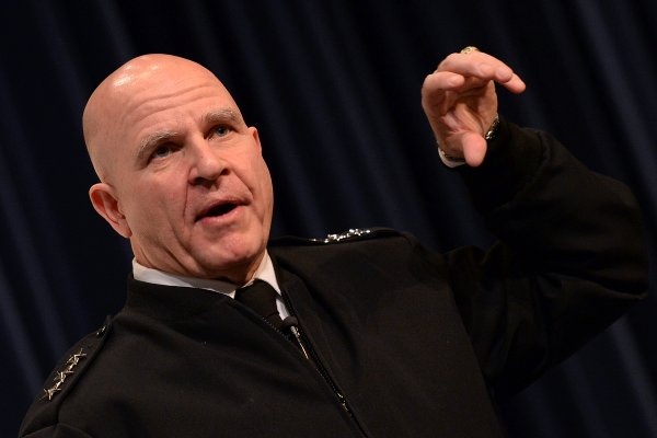 Trump va co van an ninh moi khac biet nhieu van de hinh anh