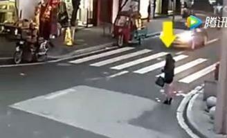 Co gai rai hon 2.000 USD ra duong o Trung Quoc hinh anh