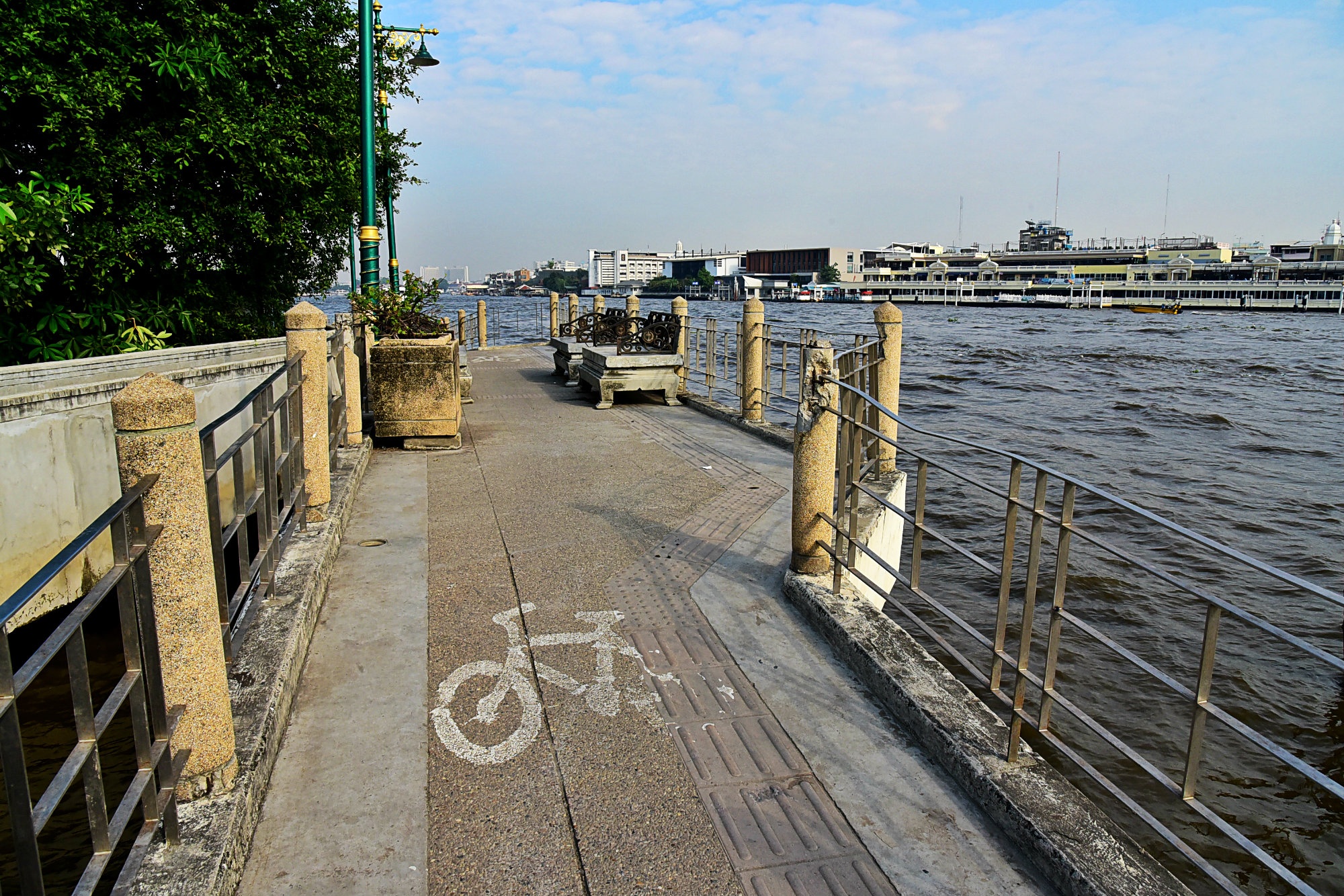 Bangkok bỏ ôtô đi xe đạp ảnh 3 Bangkok bo oto di xe dap anh 3