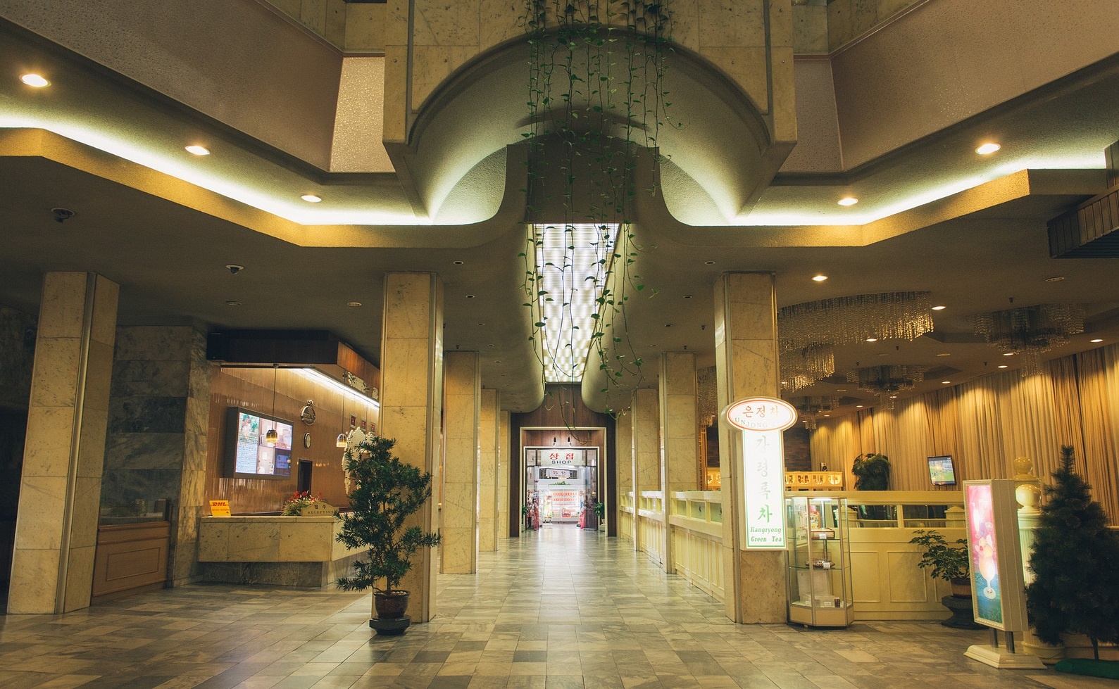 Khong gian sang trong cua khach san 5 sao noi tieng nhat Trieu Tien hinh anh