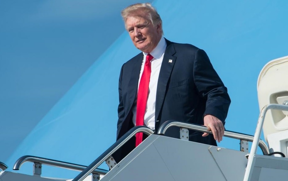 Trump nghi duong 1 nam se ton bang 8 nam Obama di lai hinh anh