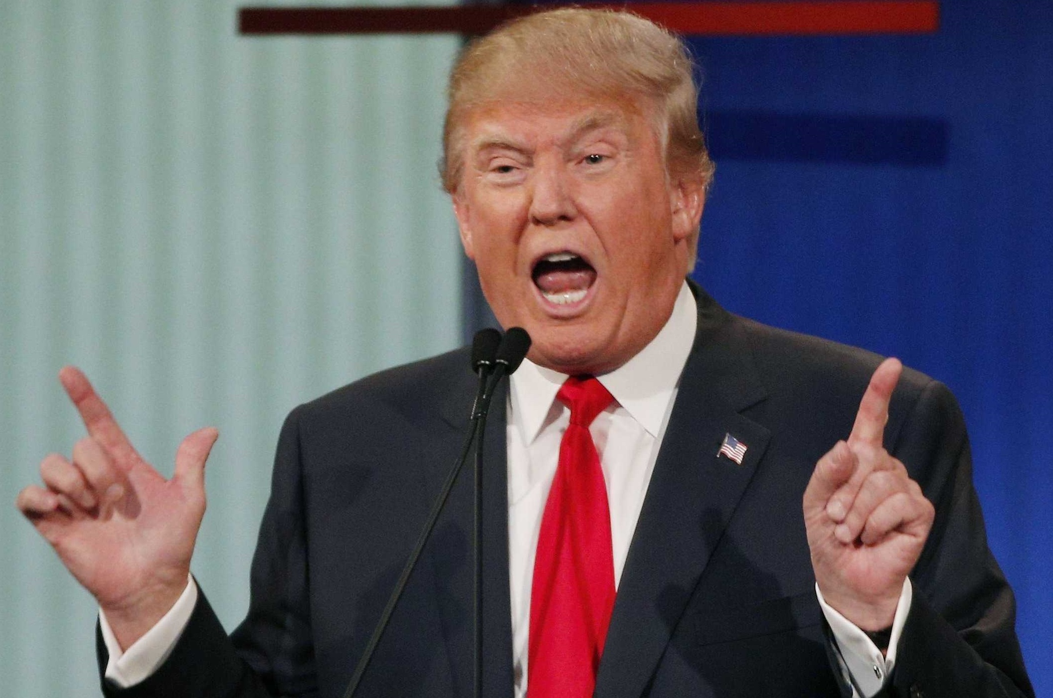 Tong thong Trump: Be boi cua United Airlines that khung khiep hinh anh