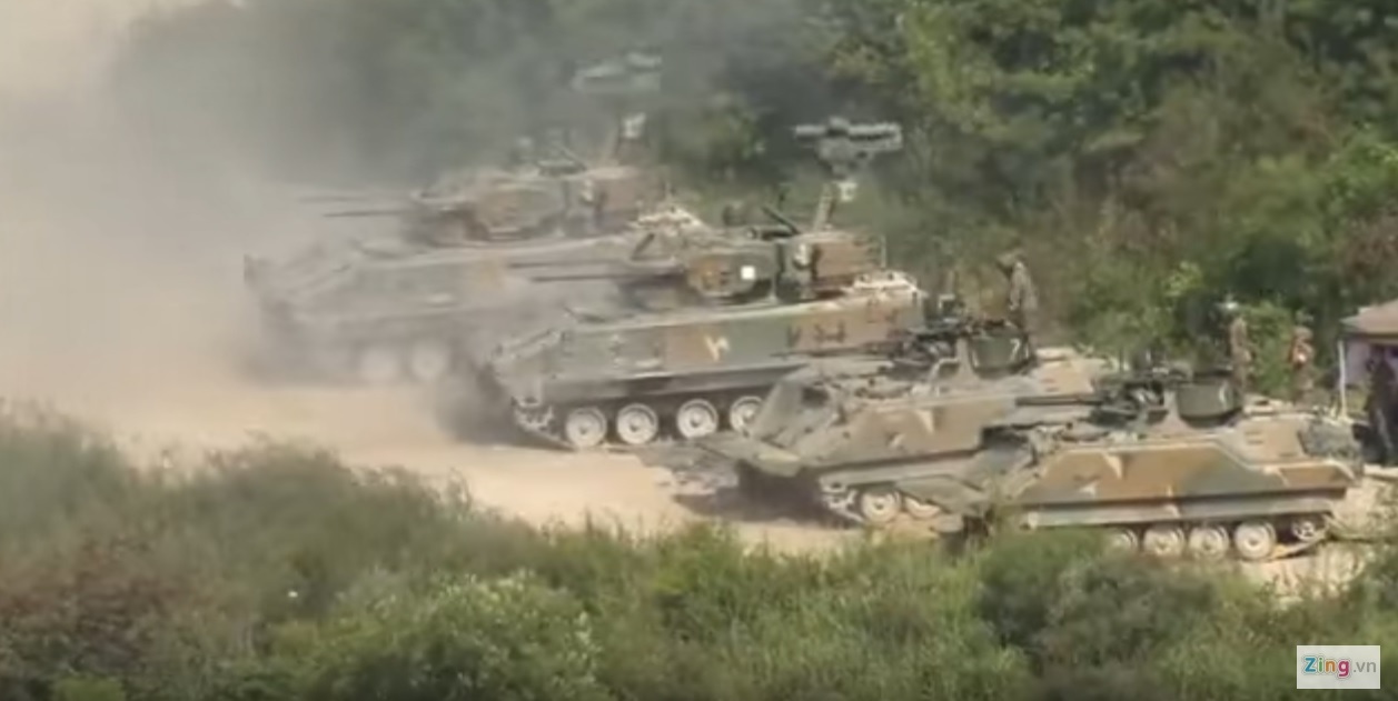 My, Han pho dien hoa luc trong cuoc tap tran lon hinh anh