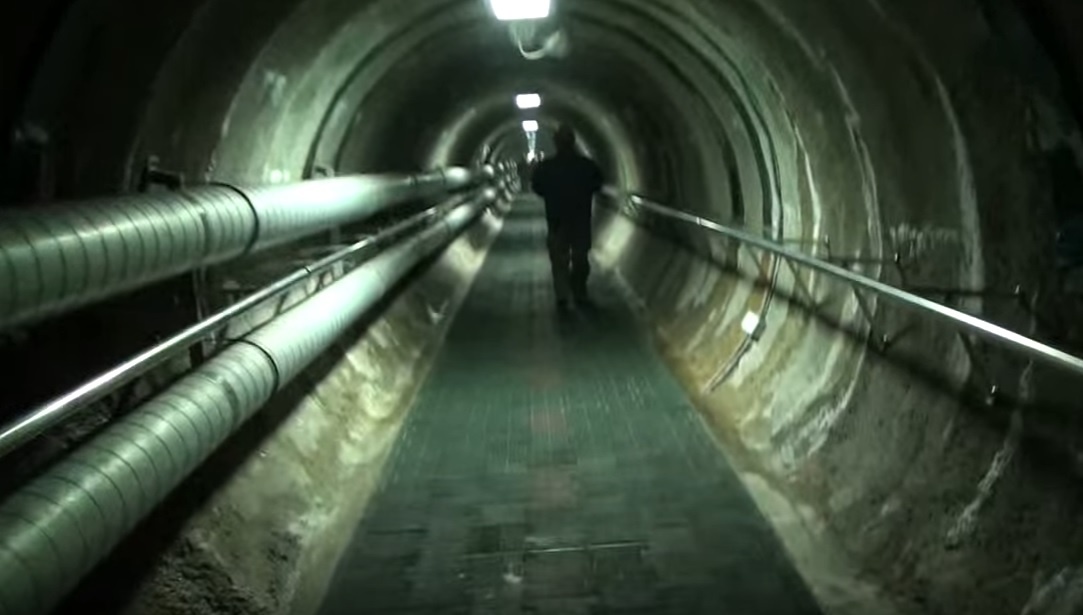 Ben trong duong ham bi mat xuyen bien gioi cua Trieu Tien hinh anh