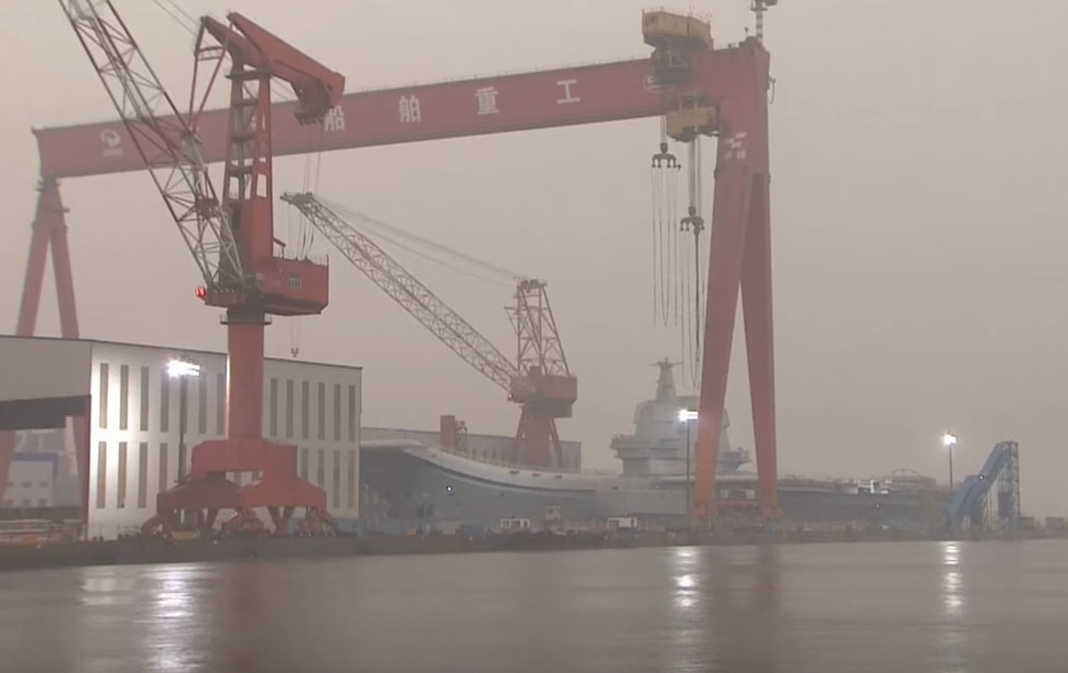 Can canh tau san bay 70.000 tan tu dong dau tien cua Trung Quoc hinh anh