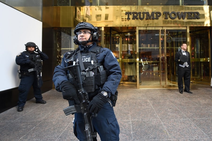 My phan bo them 120 trieu USD de bao ve nha Trump hinh anh