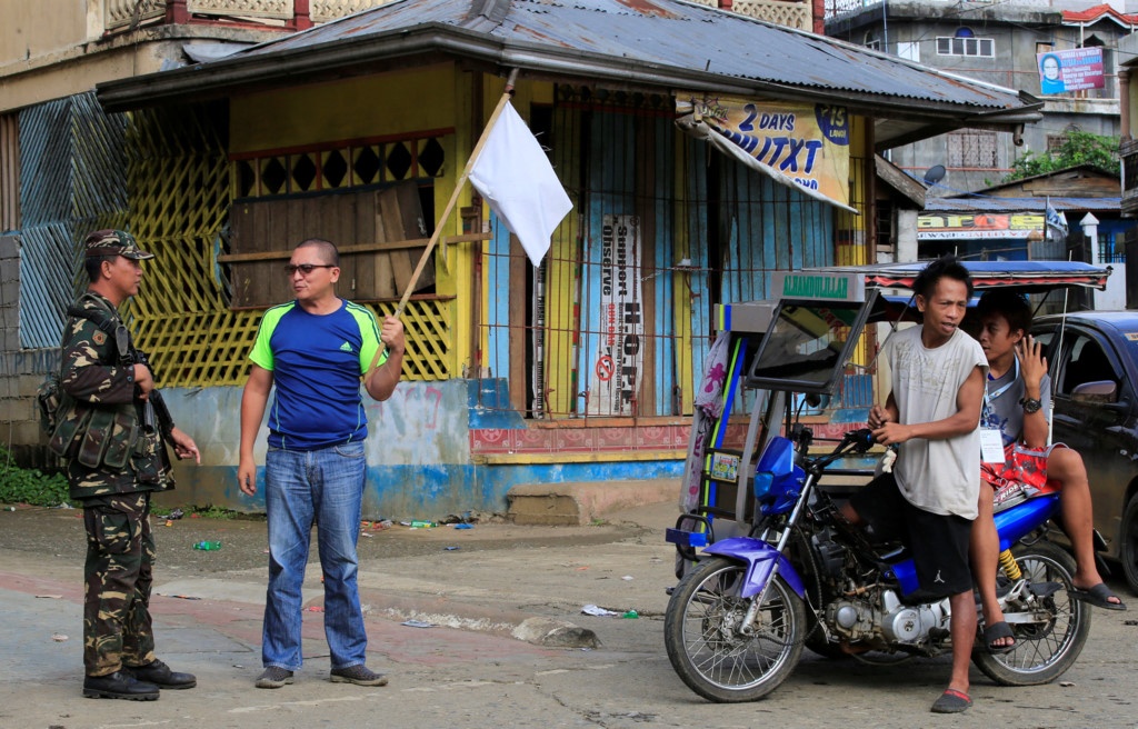 Dan Philippines giuong co trang giua giao tranh anh 1