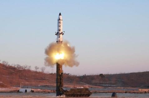 Trieu Tien phong ten lua ra bien Nhat Ban hinh anh