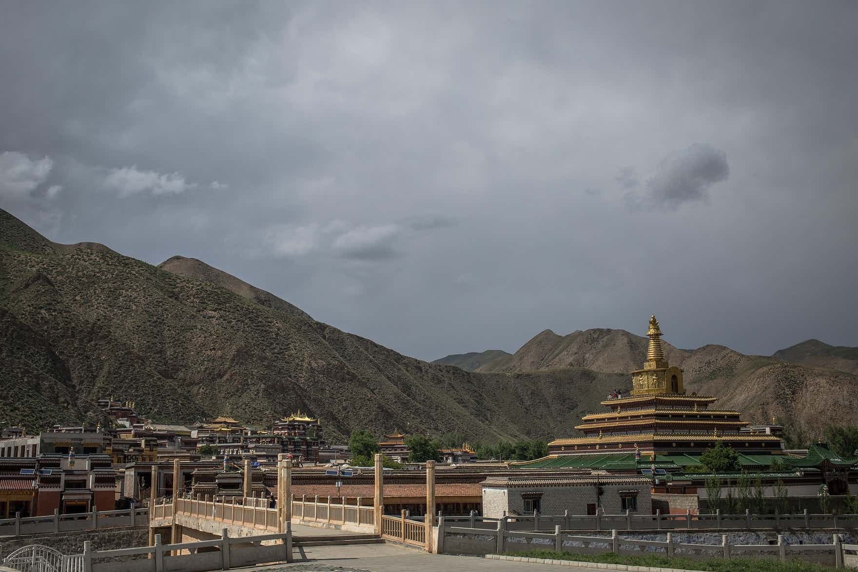 tu vien bi an Tay Tang anh 1