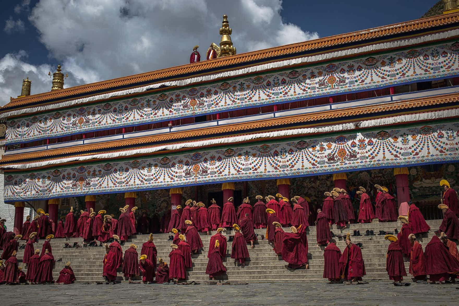 Ve dep huyen bi cua tu vien Labrang o Tay Tang hinh anh