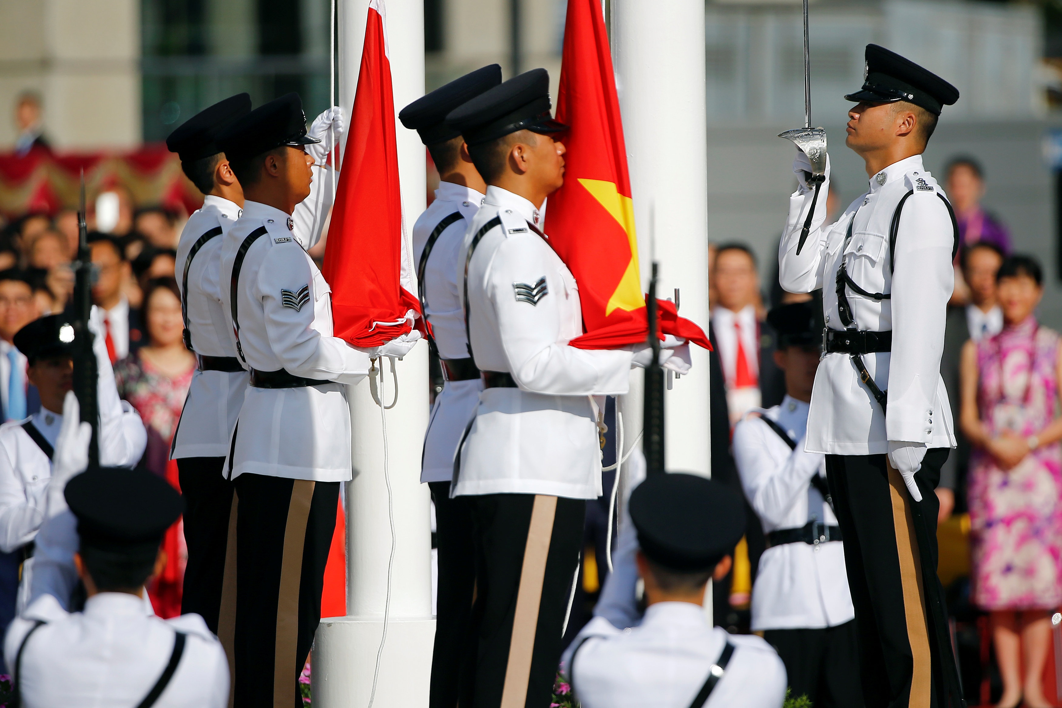 Le chao co ky niem 20 nam Hong Kong ve voi Trung Quoc hinh anh