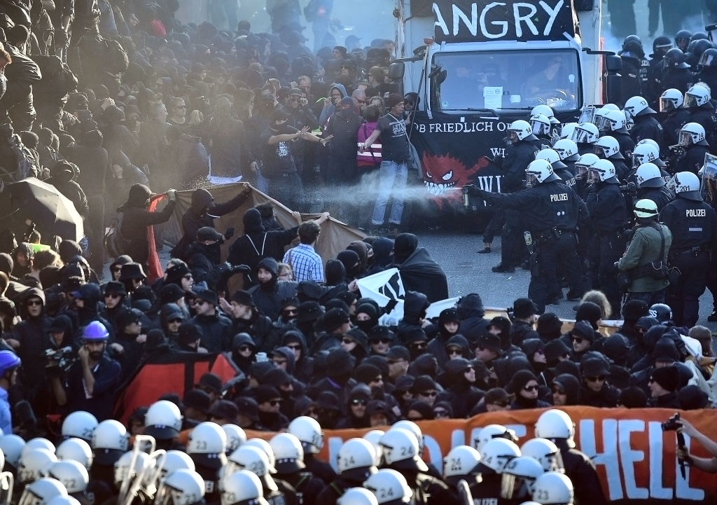 nguoi bieu tinh dung do canh sat G20 anh 4