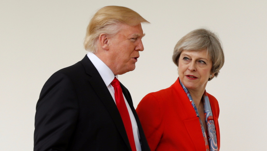 Chuyen tham Anh cua TT Trump bi hoan do lo ngai bieu tinh hinh anh