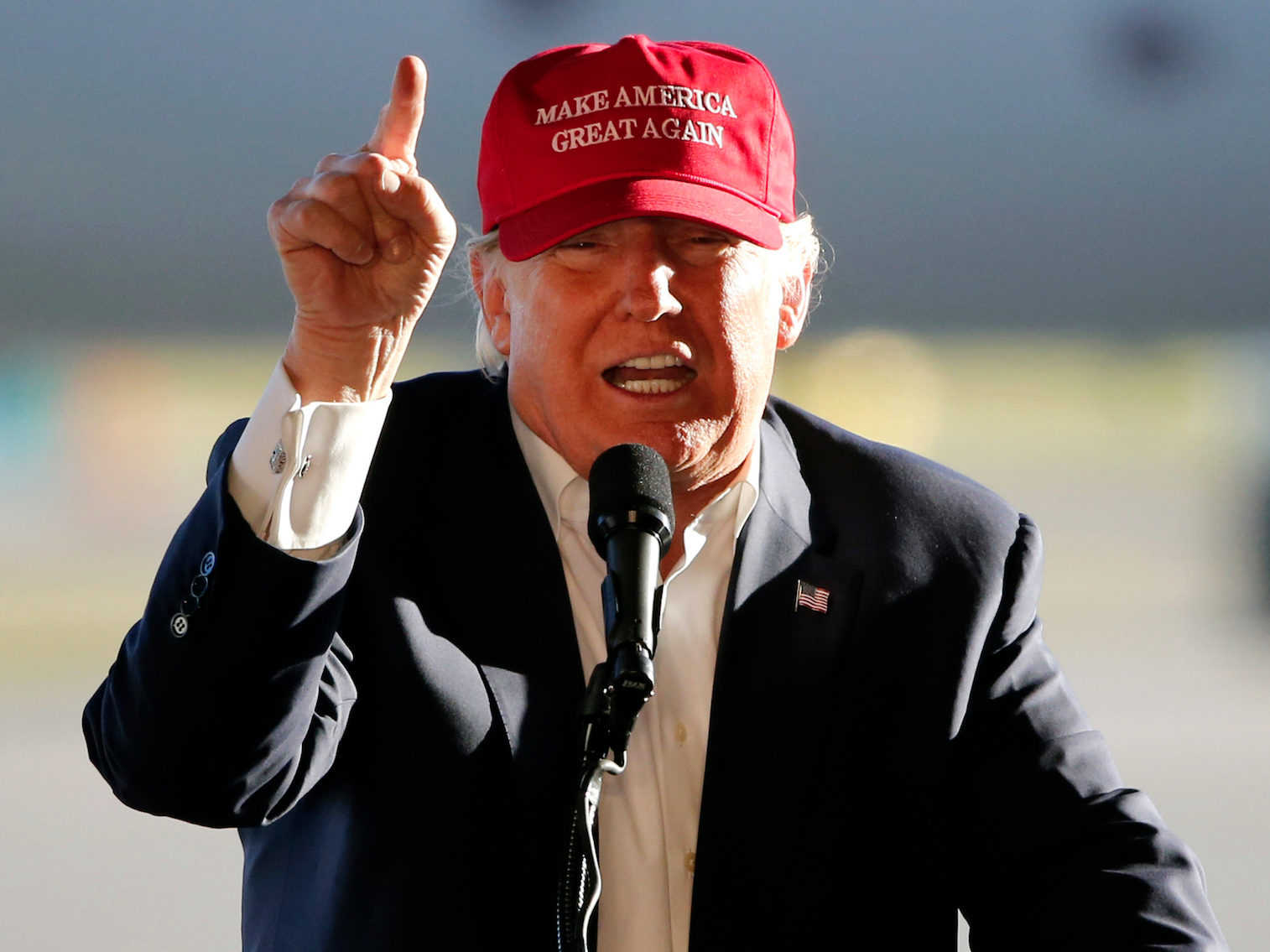 Ong Trump huy su kien ky niem mot nam vu bao loan Dien Capitol hinh anh