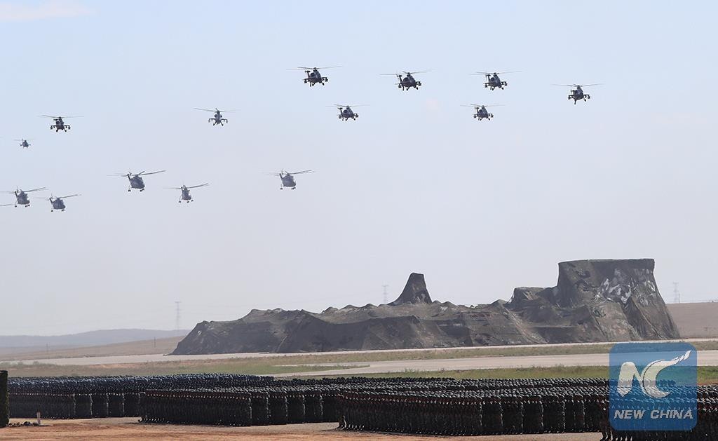 Chu tich Tap duyet quan doi anh 10