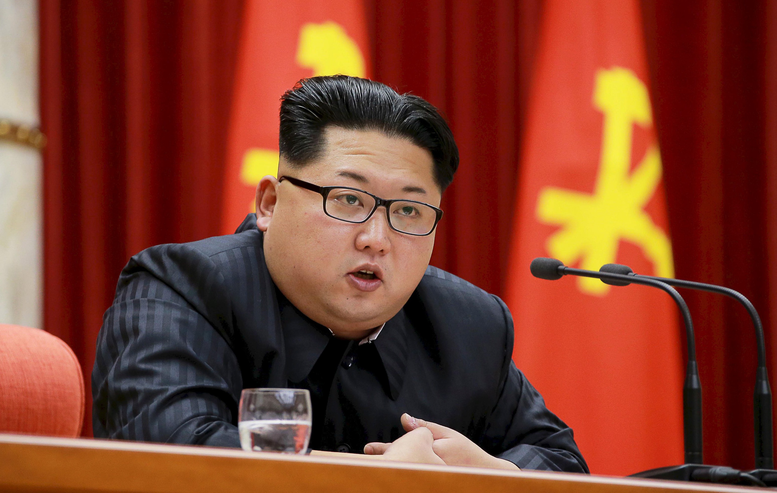 Kim Jong Un 'thu lua' lien tiep: Tang 'do' tren ban dam phan? hinh anh