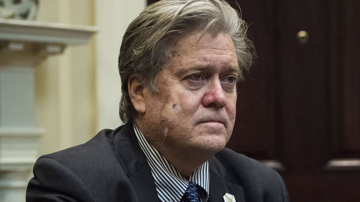 Trump sa thai Bannon anh 2