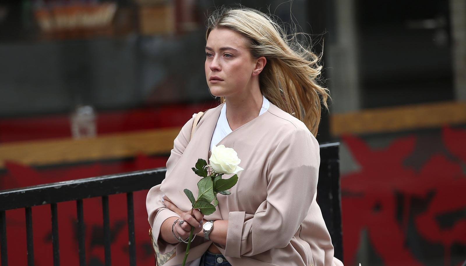 2 nam chau Au quay cuong trong 'bong ma' khung bo hinh anh