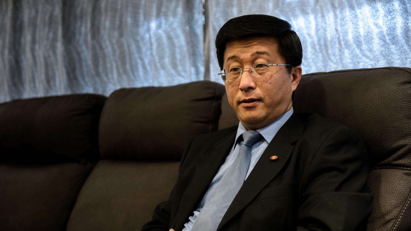 Giua cang thang, Tay Ban Nha truc xuat dai su Trieu Tien hinh anh