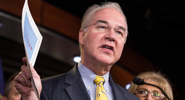 Bo truong Y te My tu chuc vi be boi thue may bay di cong tac hinh anh