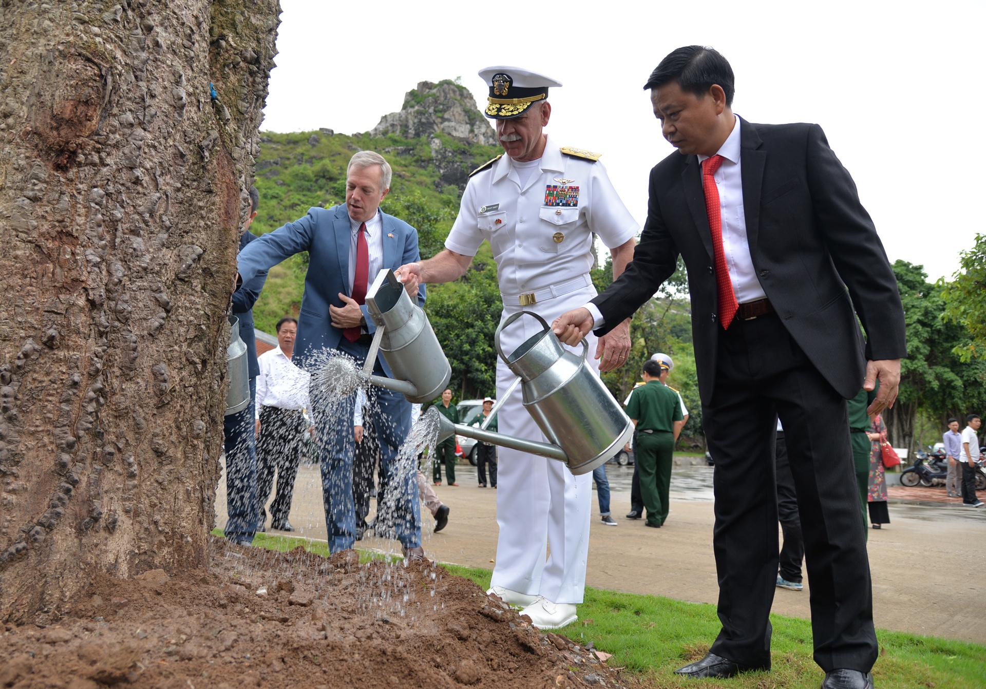 đại sứ Mỹ thăm Bạch Đằng ảnh 2 dai su My tham Bach Dang anh 2