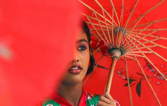 Top anh tuan: Ve dep thieu nu Sri Lanka va trang mua gat hinh anh