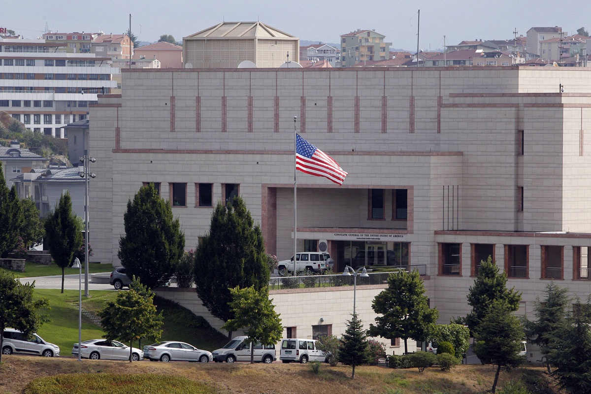 Tho Nhi Ky leo thang cang thang, tay chay dai su My hinh anh