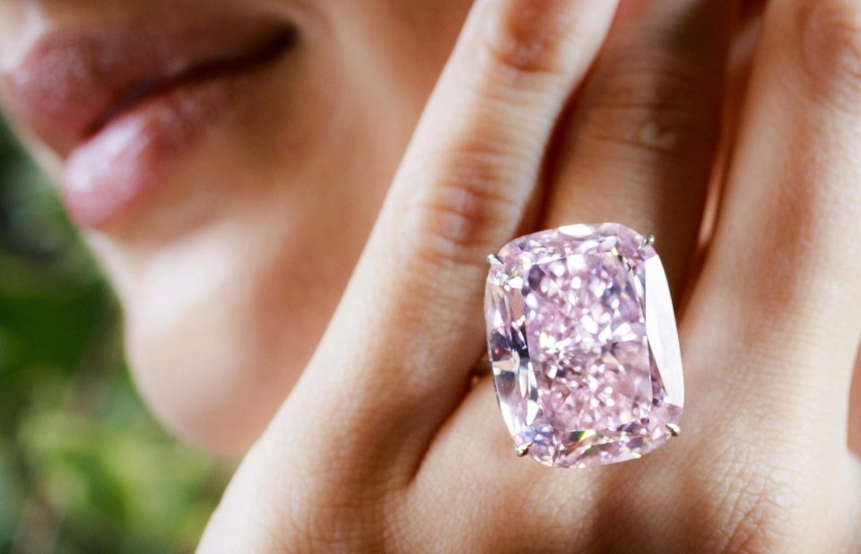 Kim cuong hong lon nhat the gioi tri gia toi 30 trieu USD hinh anh