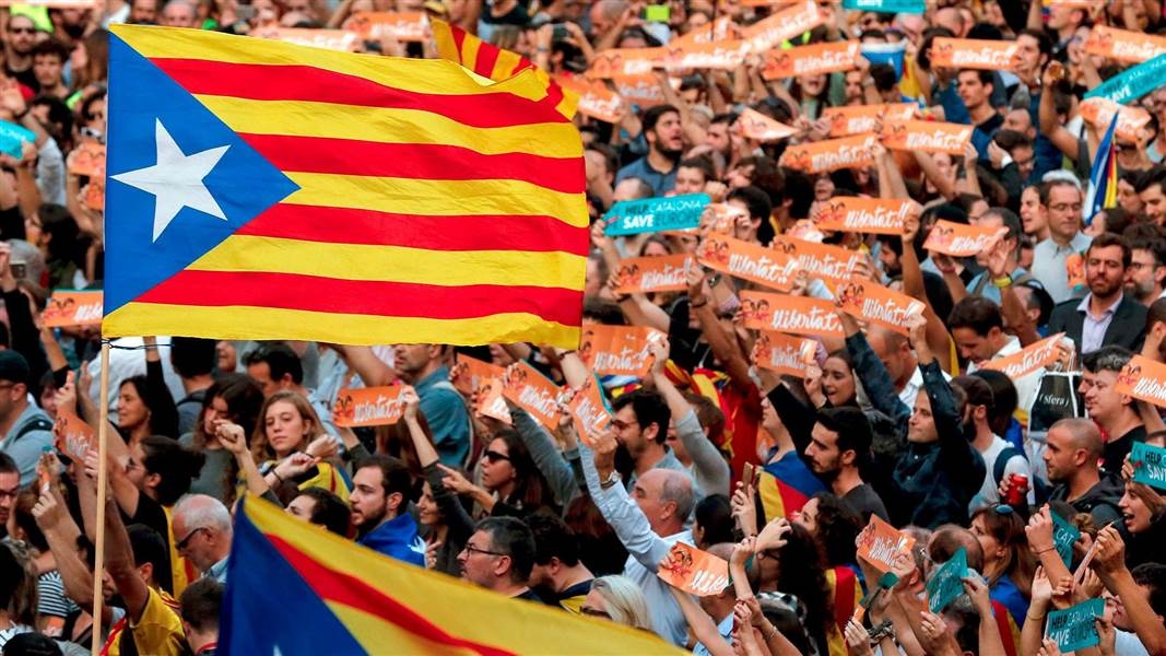 Thoi khac lich su Catalonia tuyen bo doc lap khoi Tay Ban Nha hinh anh