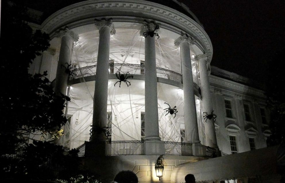 Nha Trang hoa 'ngoi nha ma am' ngay Halloween hinh anh