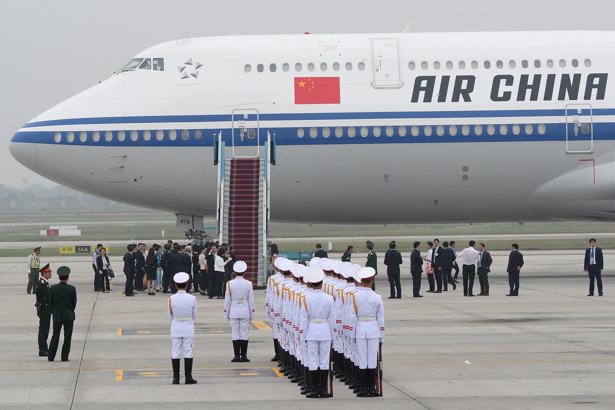 Chuyen co cho Chu tich Tap Can Binh toi san bay Noi Bai hinh anh