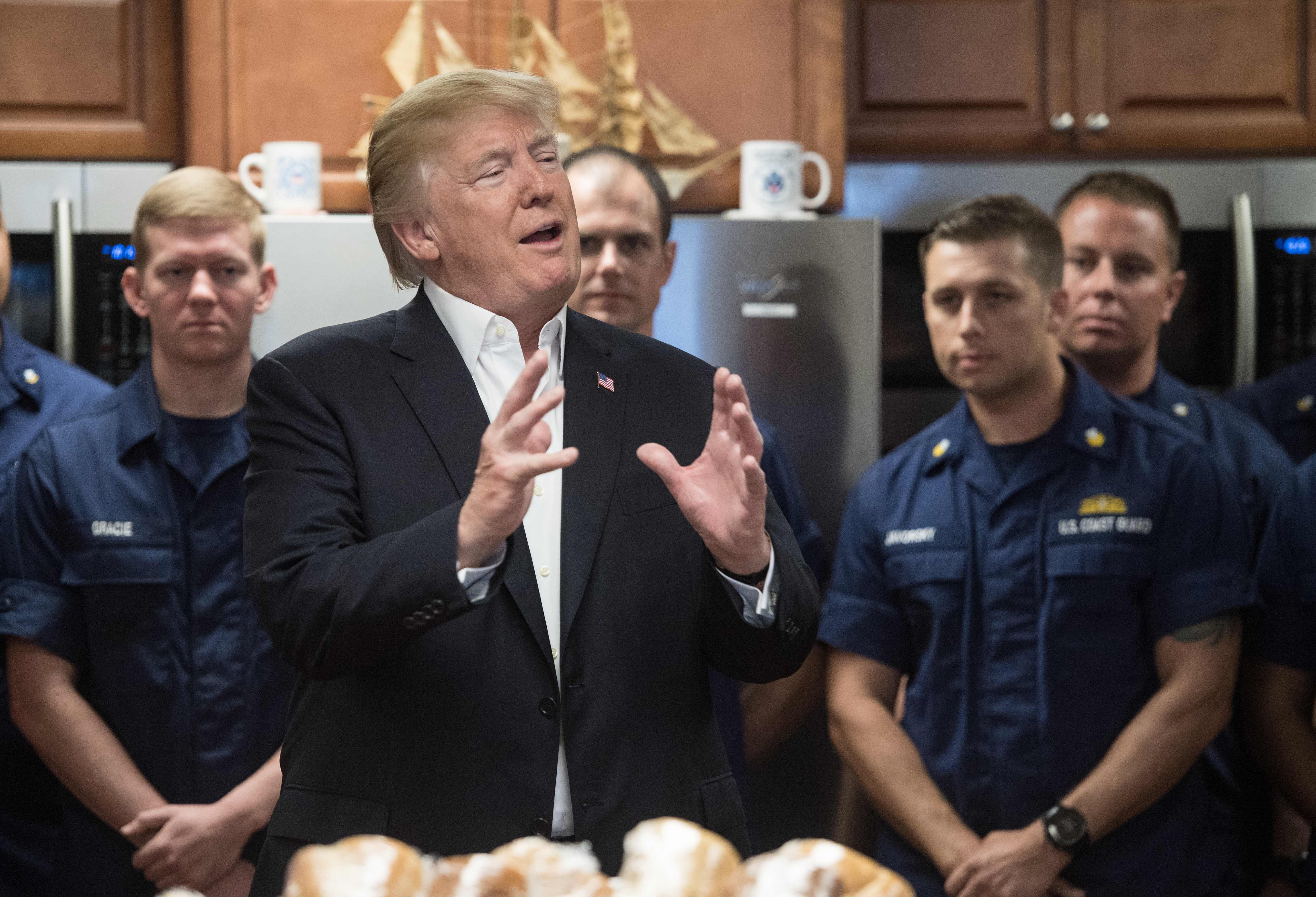 Trump thach dau vat tay anh 3