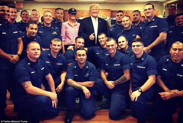 Trump thach dau vat tay anh 7