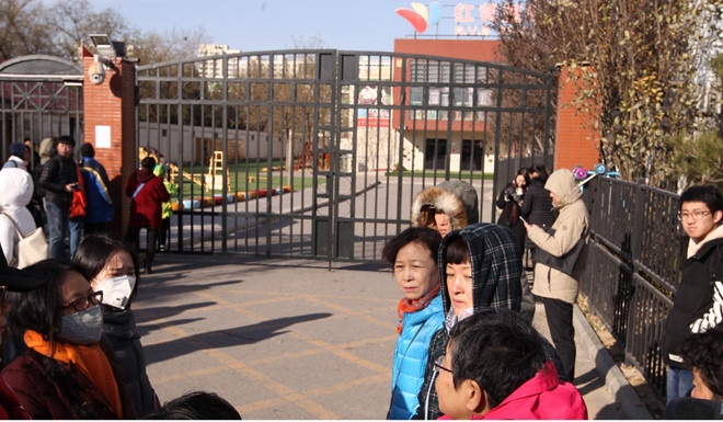 Bac Kinh giam sat vinh vien moi nha tre sau loat be boi bao hanh hinh anh