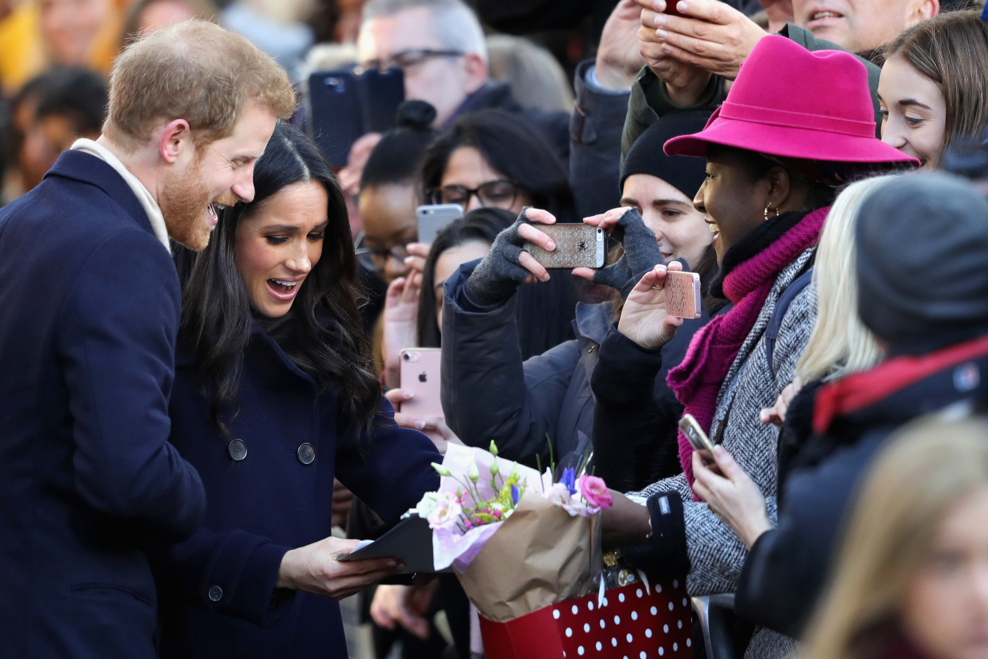 Hoang tu Harry va hon the nguoi My 'ra mat' cong chung hinh anh