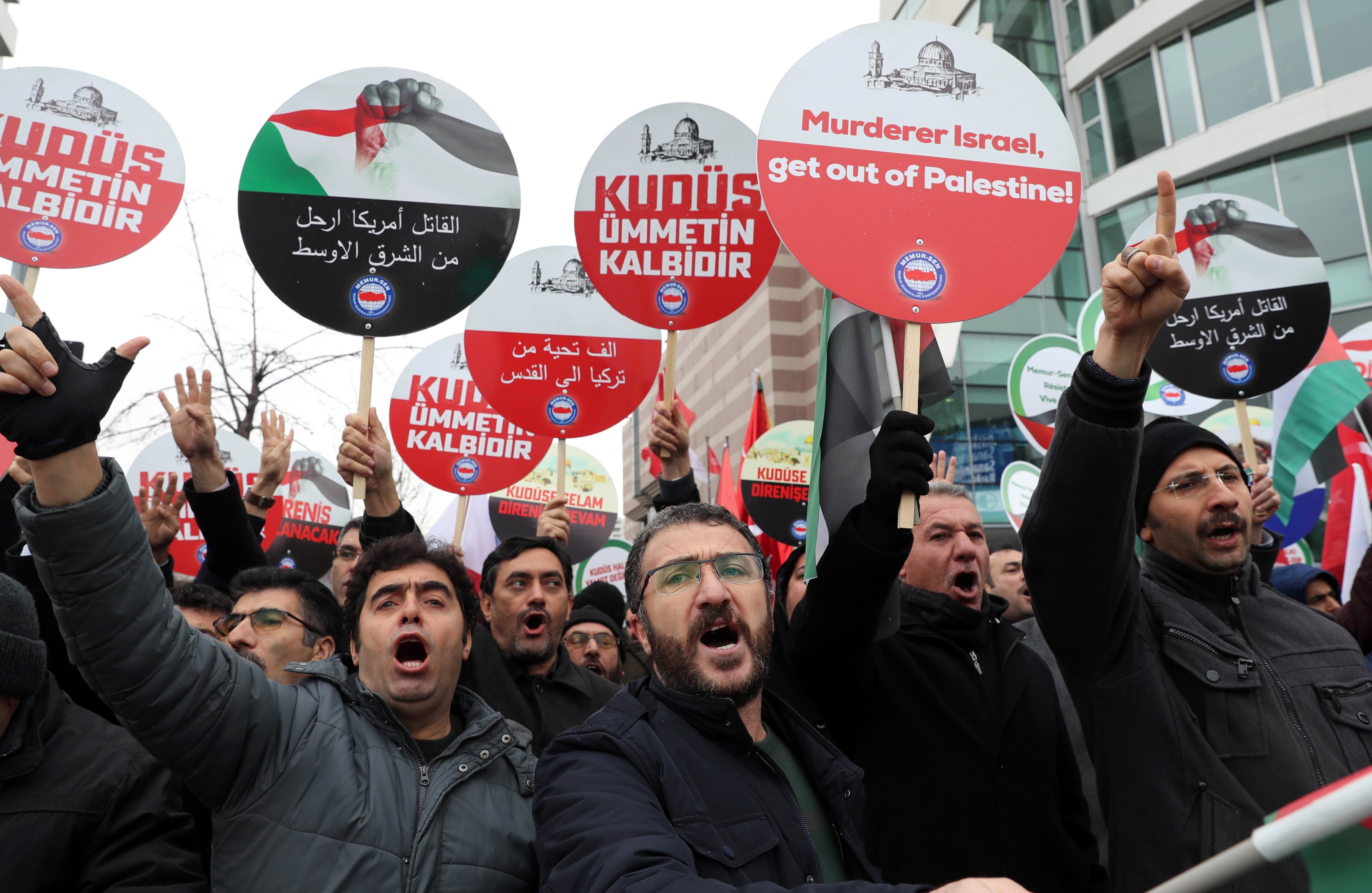 Nguoi Hoi giao khap the gioi dong loat trut 'cuong no' len Trump hinh anh