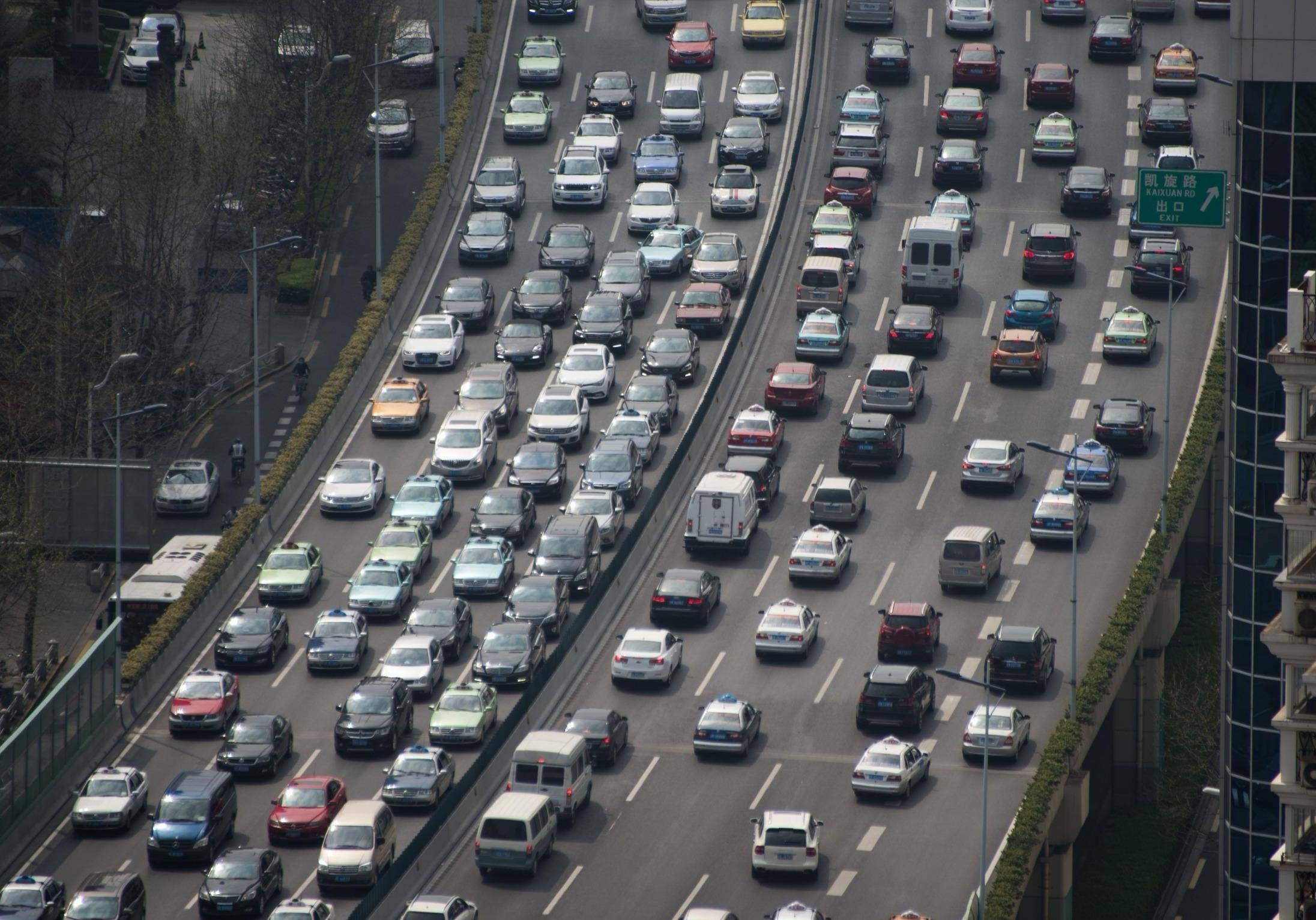 Doi pho benh 'sieu do thi', Thuong Hai han che dan so o muc 25 trieu hinh anh