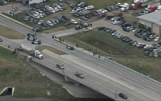 Xa sung o Houston, 4 nguoi chet hinh anh