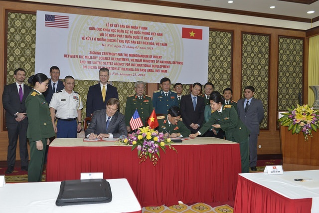 Viet - My ky ban ghi nhan y dinh de bat dau xu ly dioxin tai Bien Hoa hinh anh