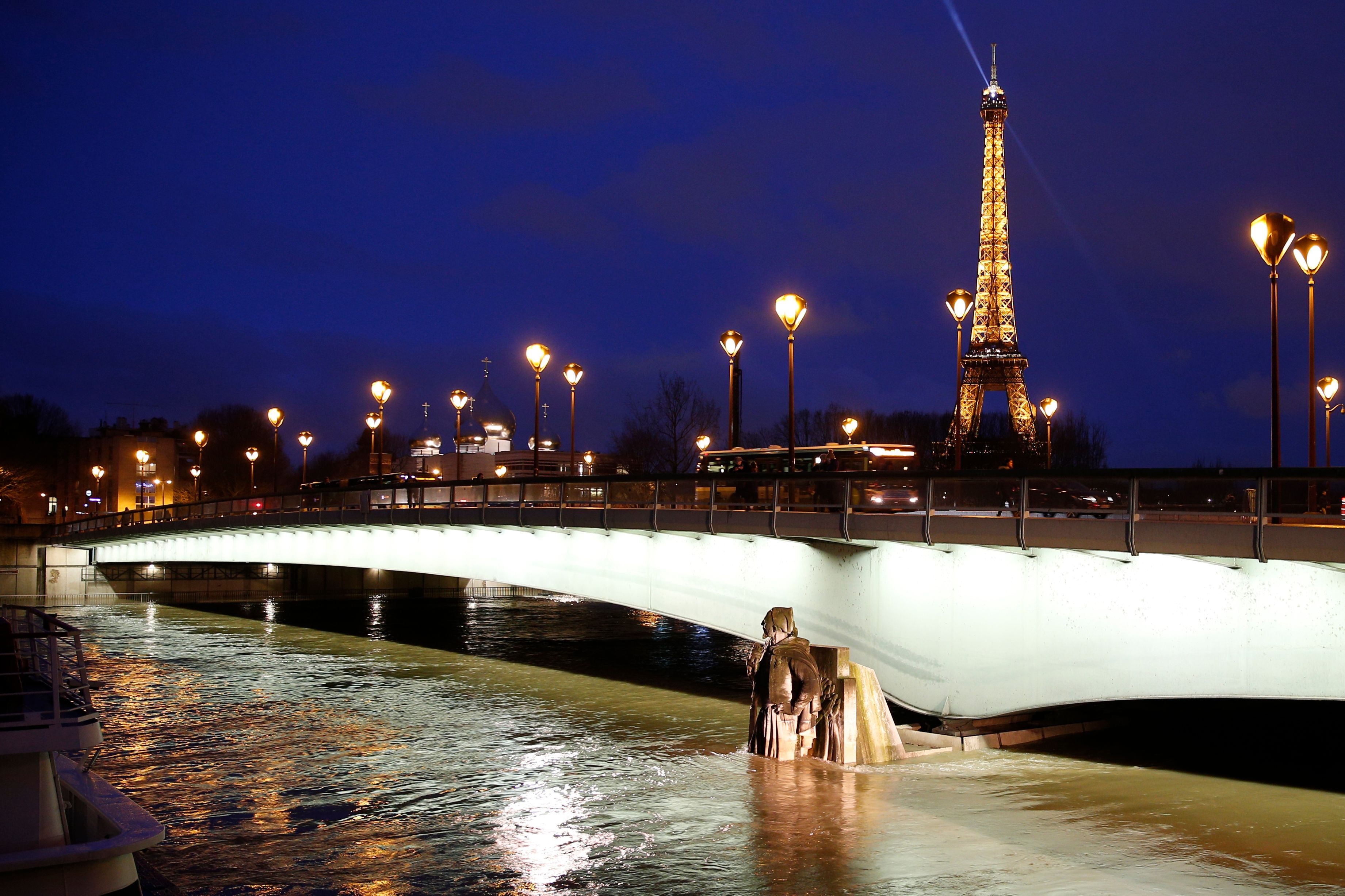 Paris ngap lut anh 8