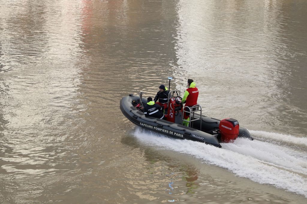 Paris ngap lut anh 4