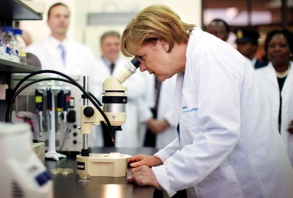 Lanh dao voi tu duy khoa hoc, ba Merkel giup Duc chong dich thanh cong hinh anh