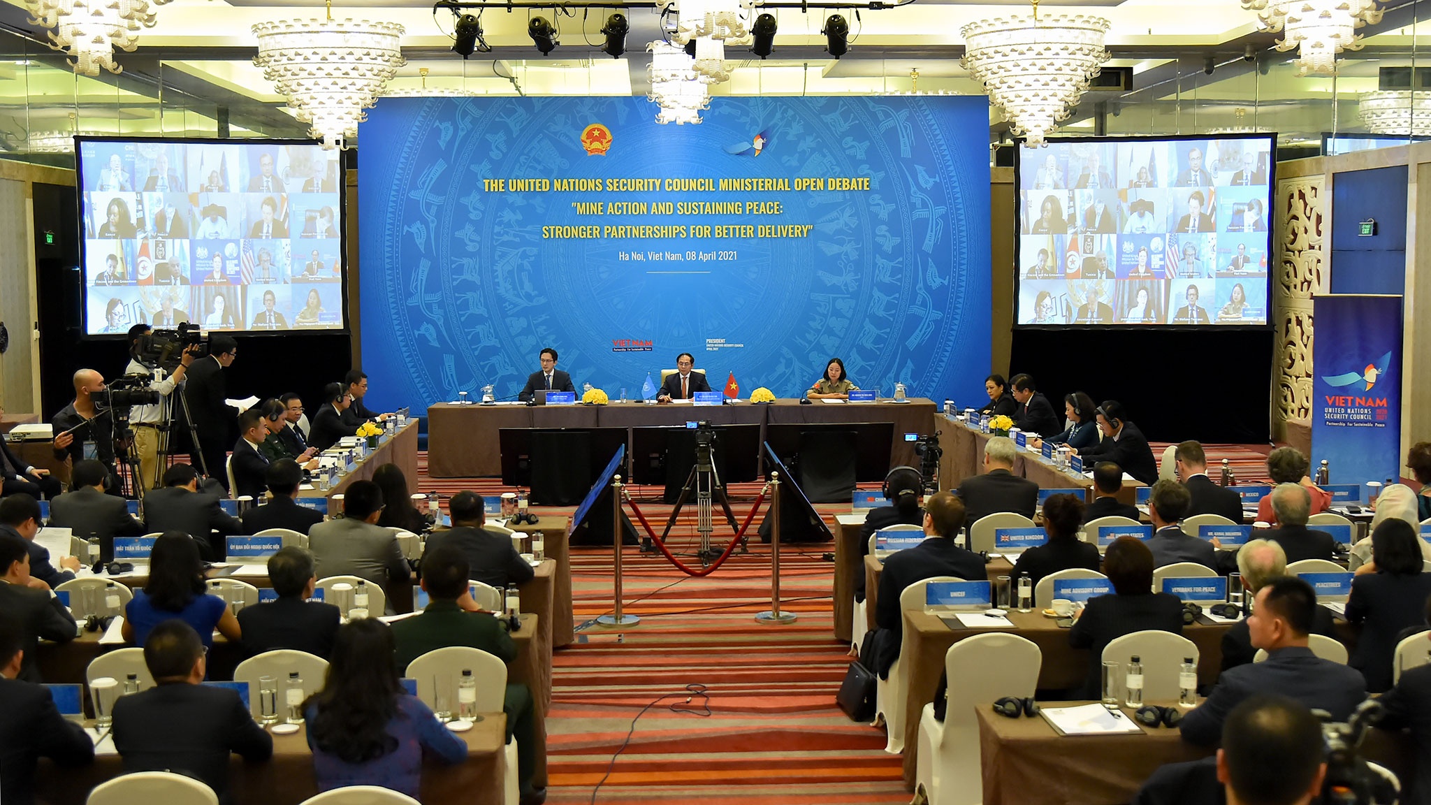 khac phuc hau qua bom min anh 2